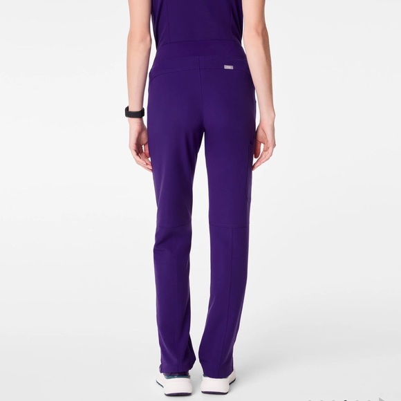 Figs Kade Cargo Scrub Pants - Picture 4 of 11